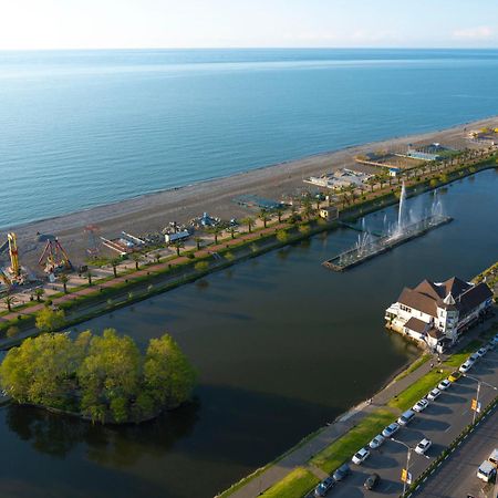 Seaside Resort In New Orbi Twins Батуми Экстерьер фото