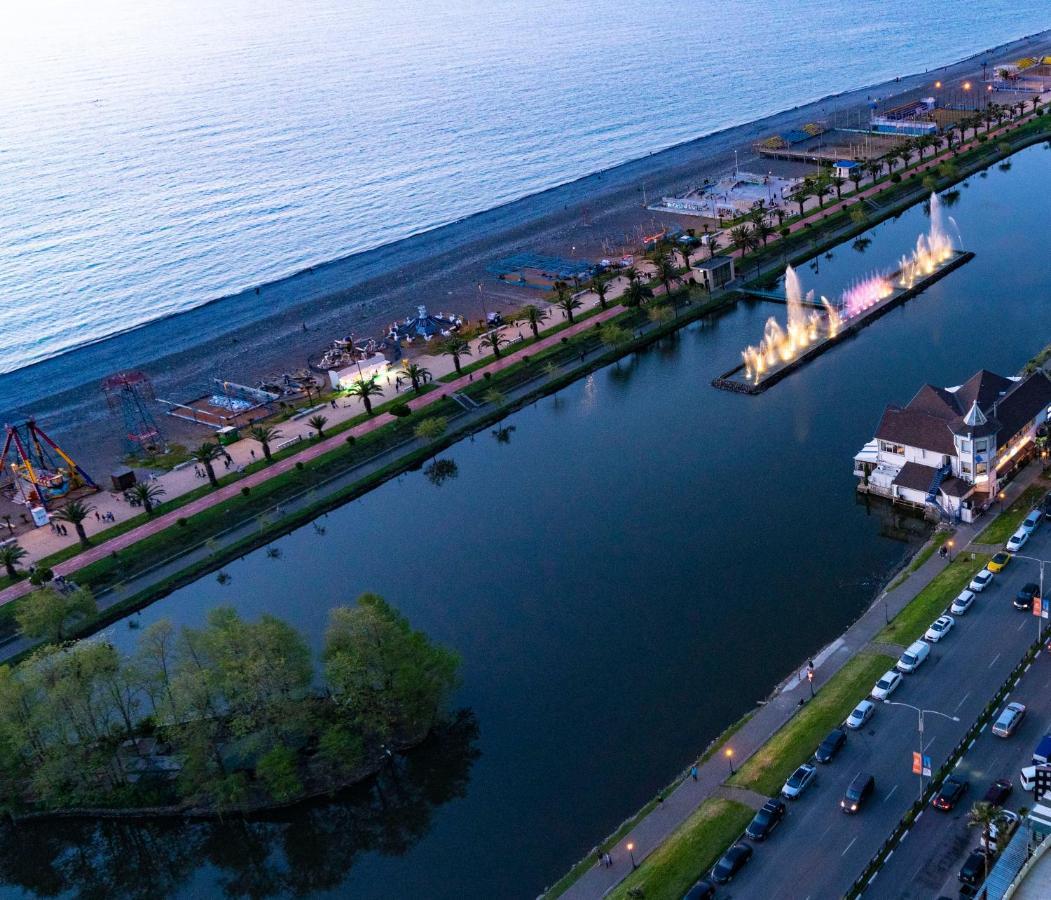 Seaside Resort In New Orbi Twins Батуми Экстерьер фото