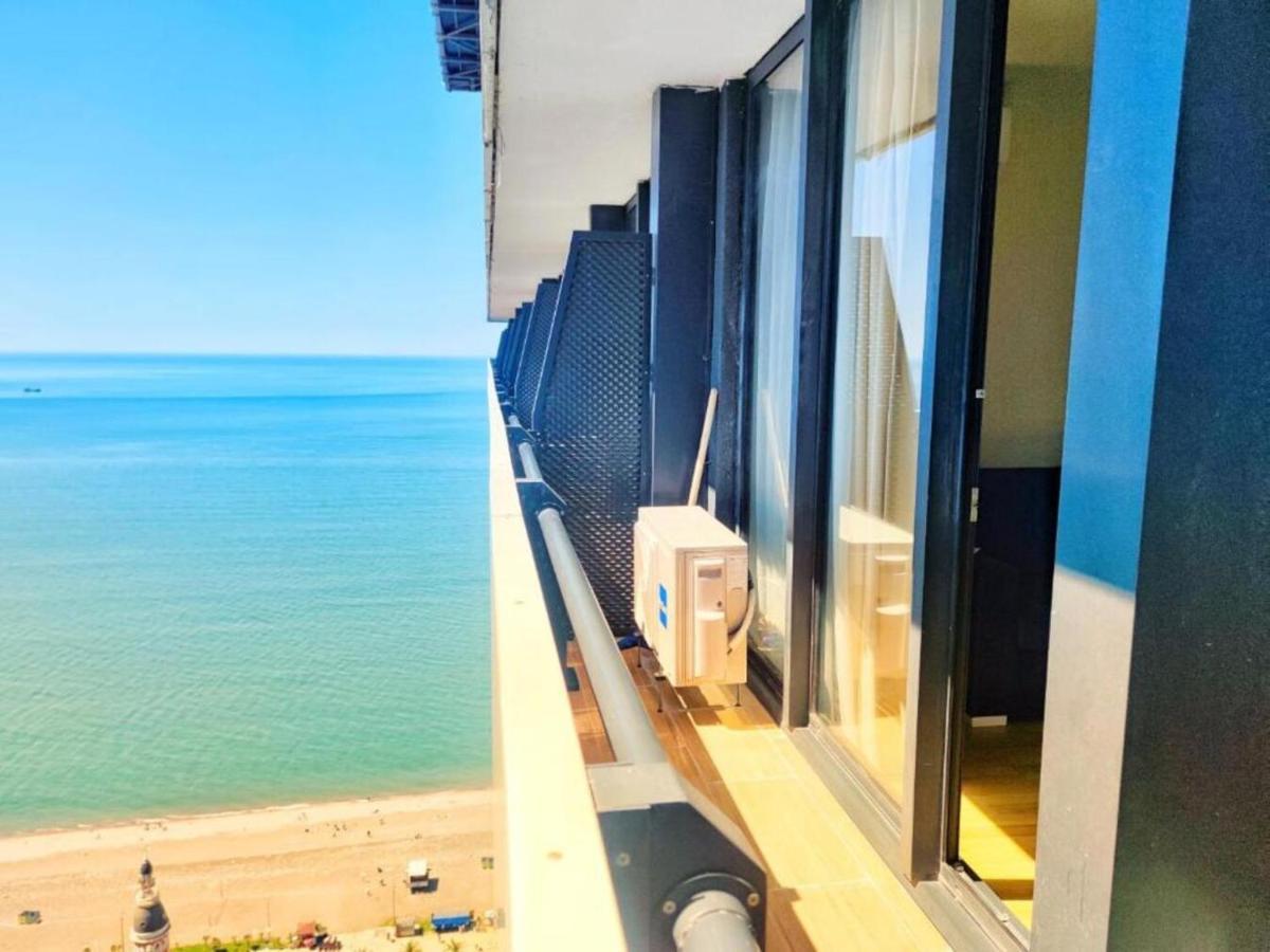 Seaside Resort In New Orbi Twins Батуми Экстерьер фото